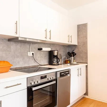 3 Bdr - Jacuzzi - Bbq - Sauna - Roof Apartment *
