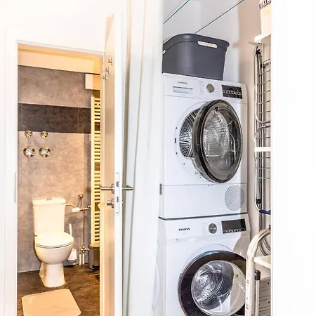 3 Bdr - Jacuzzi - Bbq - Sauna - Roof Apartment *